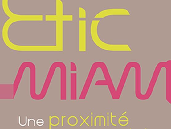 Logo coloré de l’entreprise Etic Miam avec une typographie moderne jaune et rose sur fond beige, accompagné du slogan « Une proximité » visible en bas de l’image.