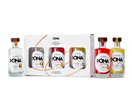 bouteilles nona drinks sur fond blanc