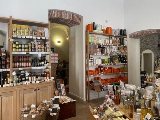 Intérieur de l'épicerie Umami