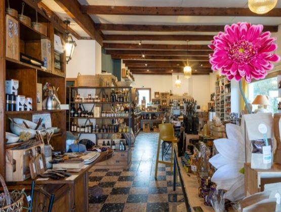 Intérieur de l'épicerie l'F