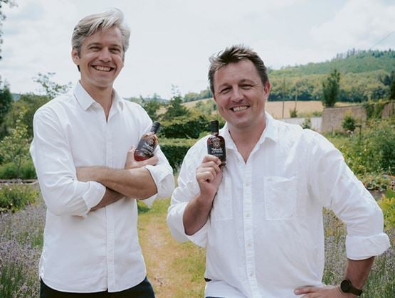 Portraits de François de Régloix et Victor Gayet, les co-fondateurs de l'entreprise Les Velours de l'Abbaye