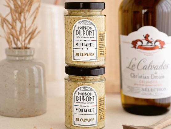 Deux pots de moutardes empilés de la marque Maison Dupont