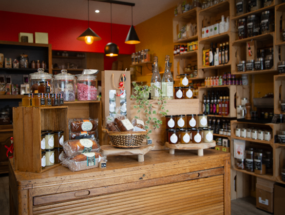 Intérieur de l'épicerie Le Comptoir de Maloé