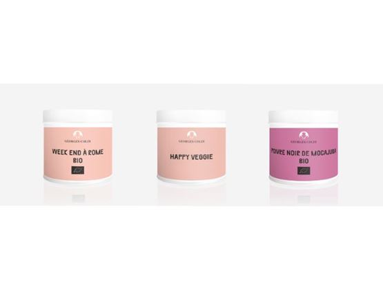 Trois pots d'épices Georges Colin sur fond blanc