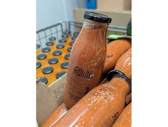 Bouteilles de coulis de tomate