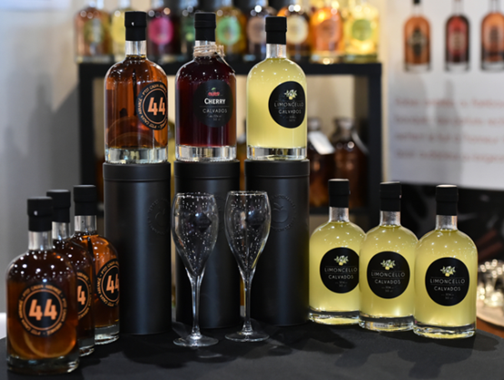 bouteilles de spiritueux exposées au salon Gourmet Selection 2025