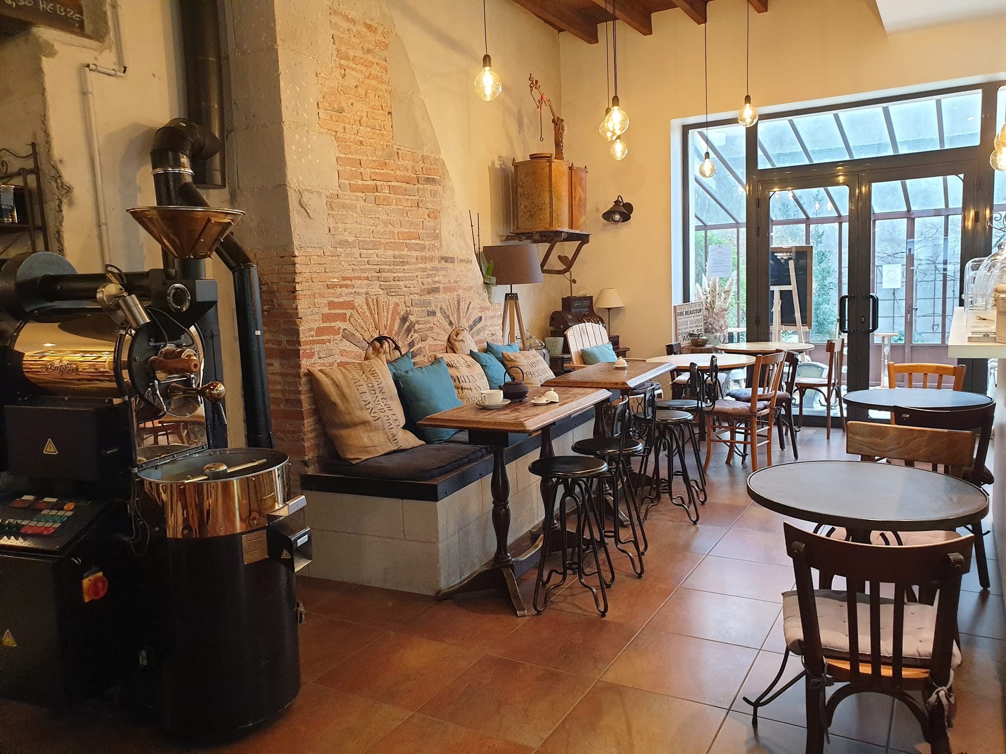 Interieur de l'épicerie Instant Divin