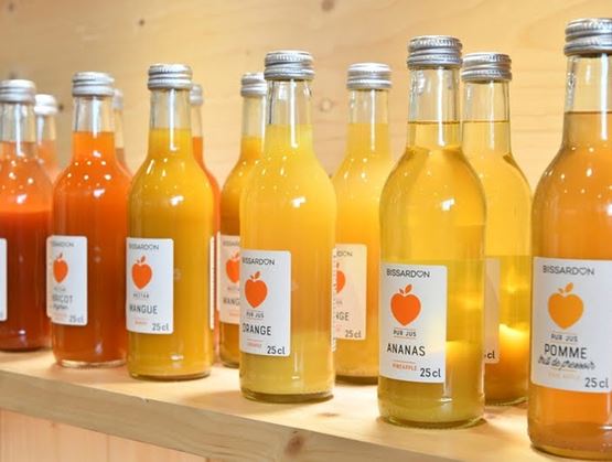 Bouteilles de jus présentées par la Maison Bissardon exposant à Gourmet Selection