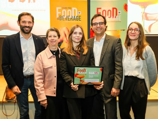 Remise du prix bronze par INfluencia à l'équipe Gourmet Selection