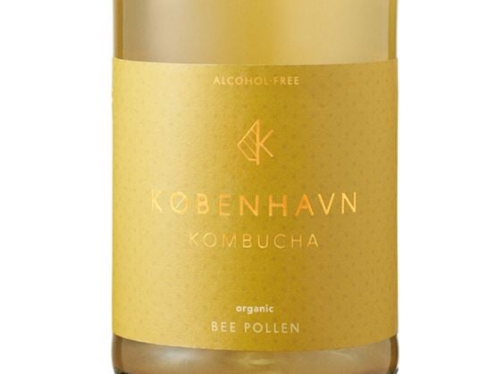 Bouteille de København Kombucha bio au pollen d’abeille, présentée en gros plan sur fond blanc.